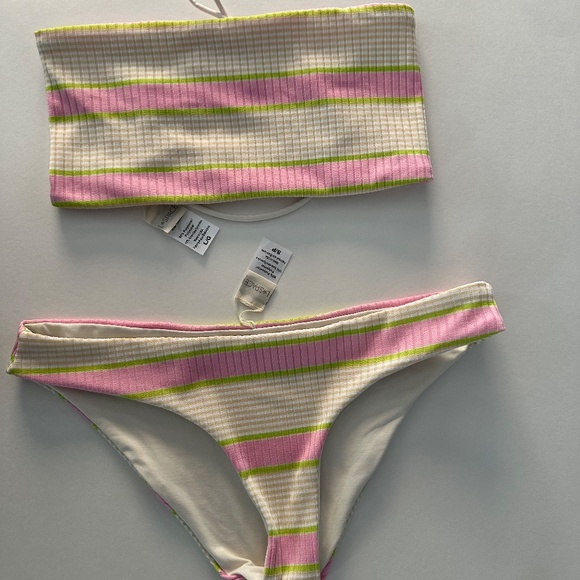L*Space Reversible Bikini Set - Top Size L Adjustable - Bottom Size S. - Picture 9 of 12